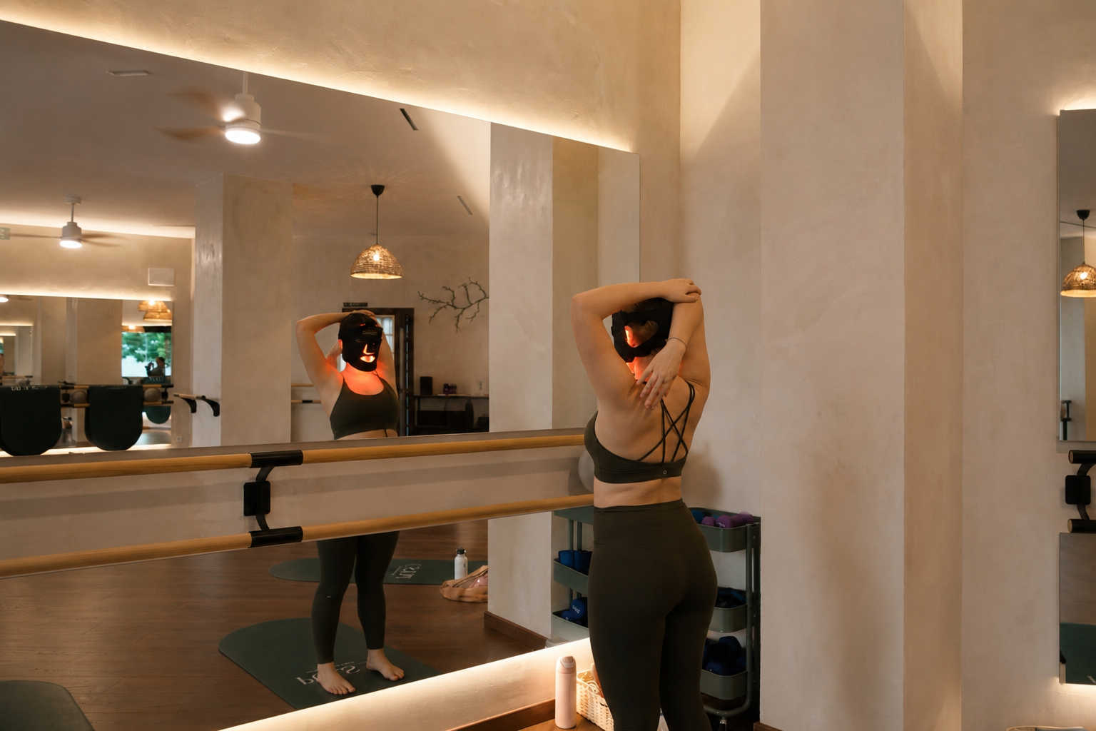 Máscara LED facial de luz roja: qué es, cuáles son sus beneficios y cómo se utiliza